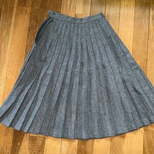 Vintage 1950s Gray Pleated Women's Skirt small. ✨30% off bundled